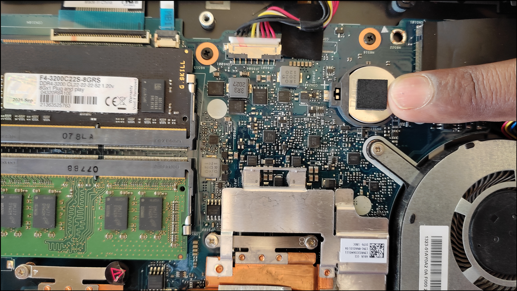 Reinserting CMOS battery into motherboard socket after clearing BIOS